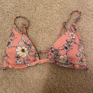 Bundle with any item in my closet  $2 
Forever 21 floral peach print bikini top
